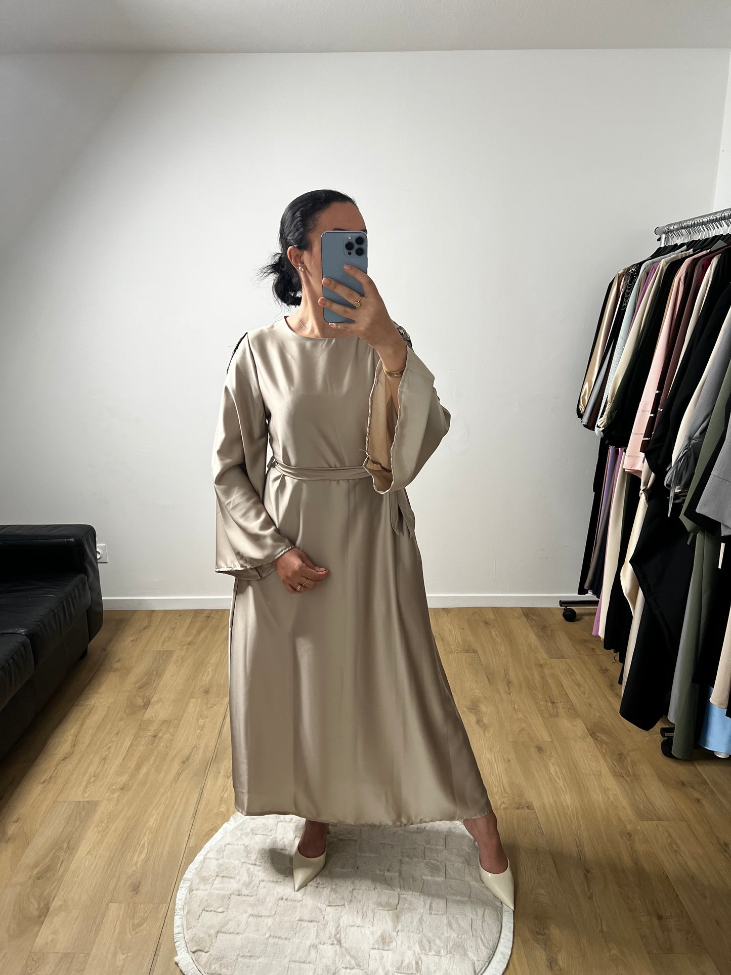 Robe En Satin Longue Manches Evasés
