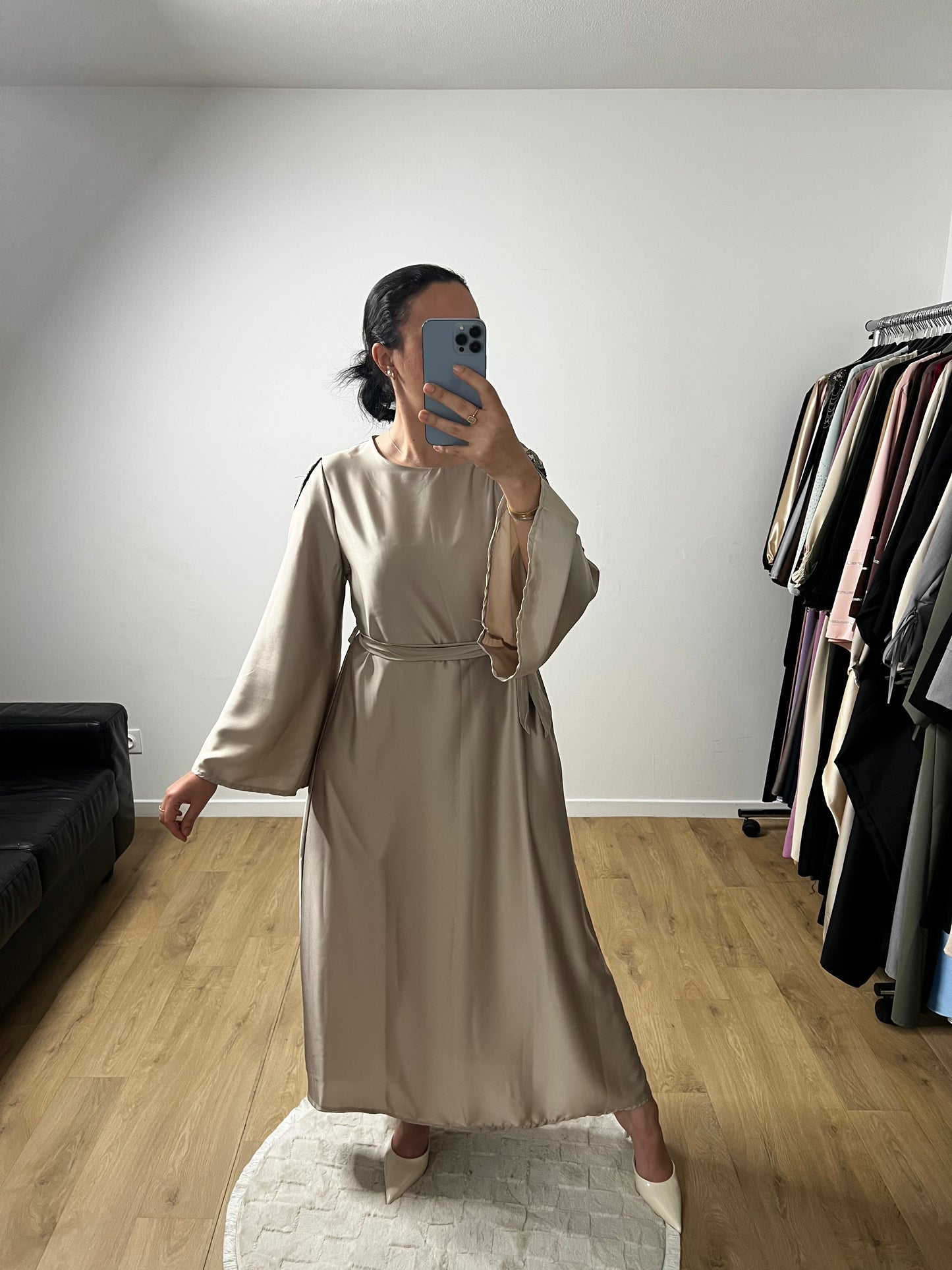 Robe En Satin Longue Manches Evasés