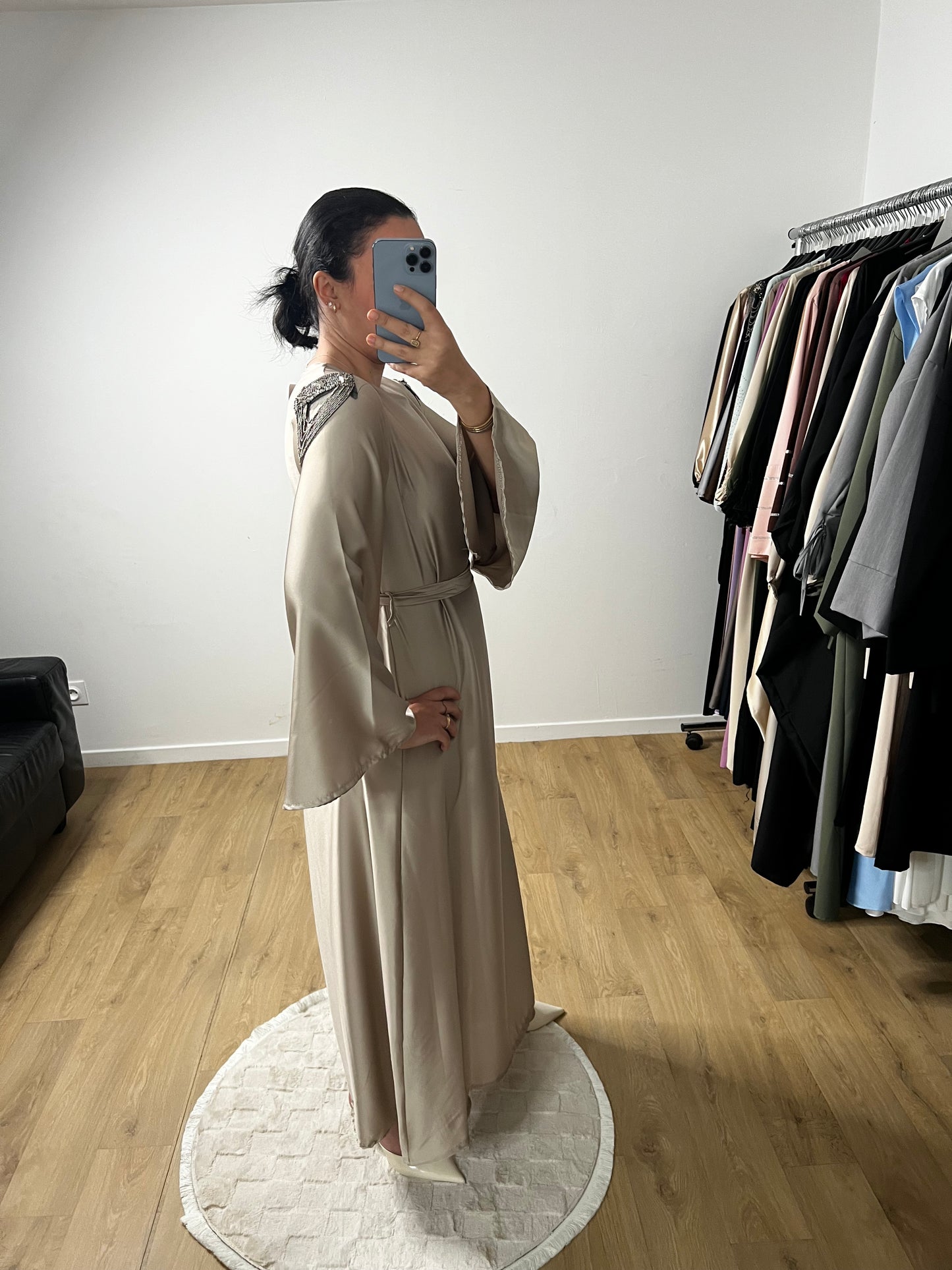Robe En Satin Longue Manches Evasés