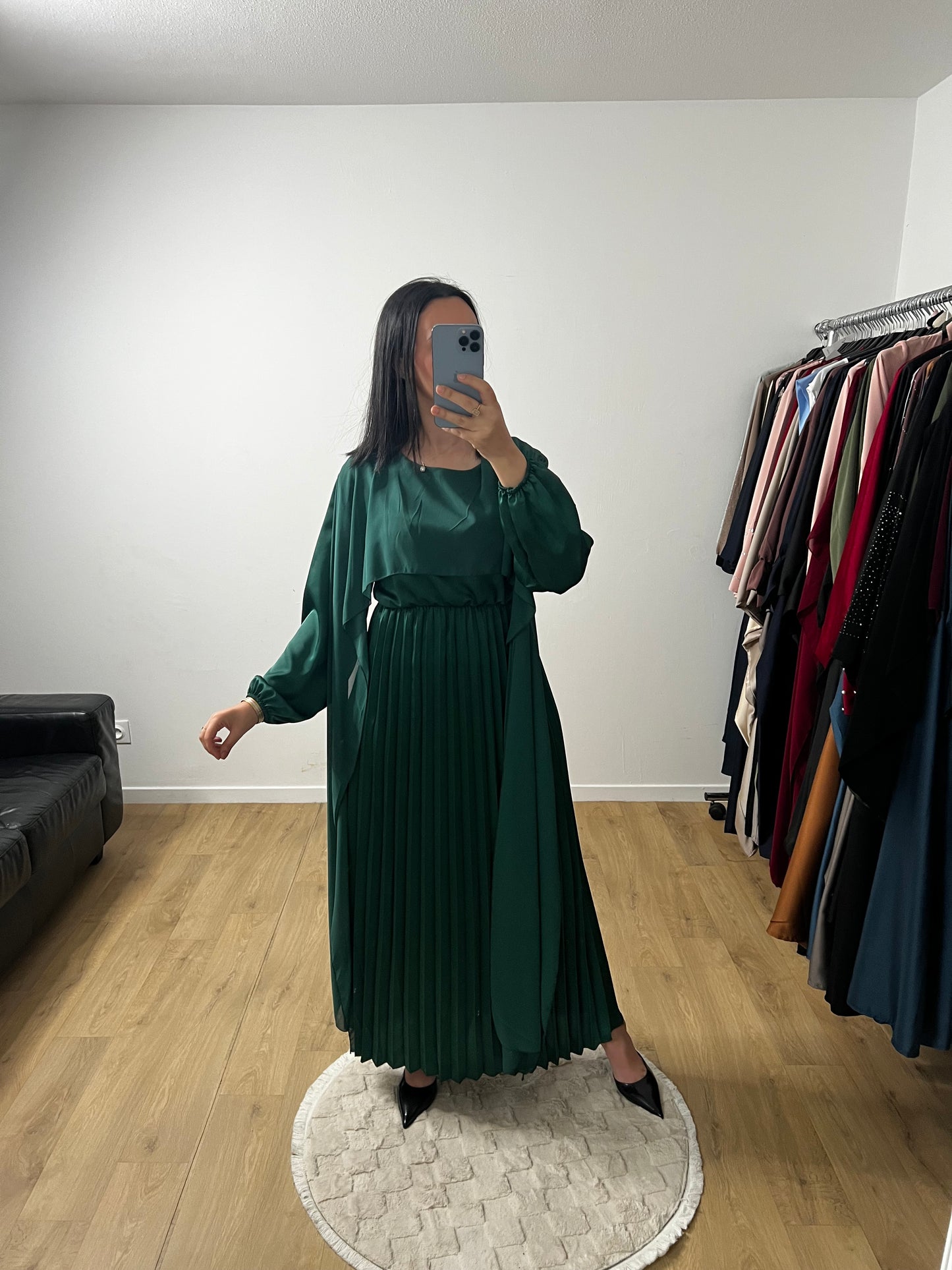 Robe en Satin Plissée avec Foulard Intégrée