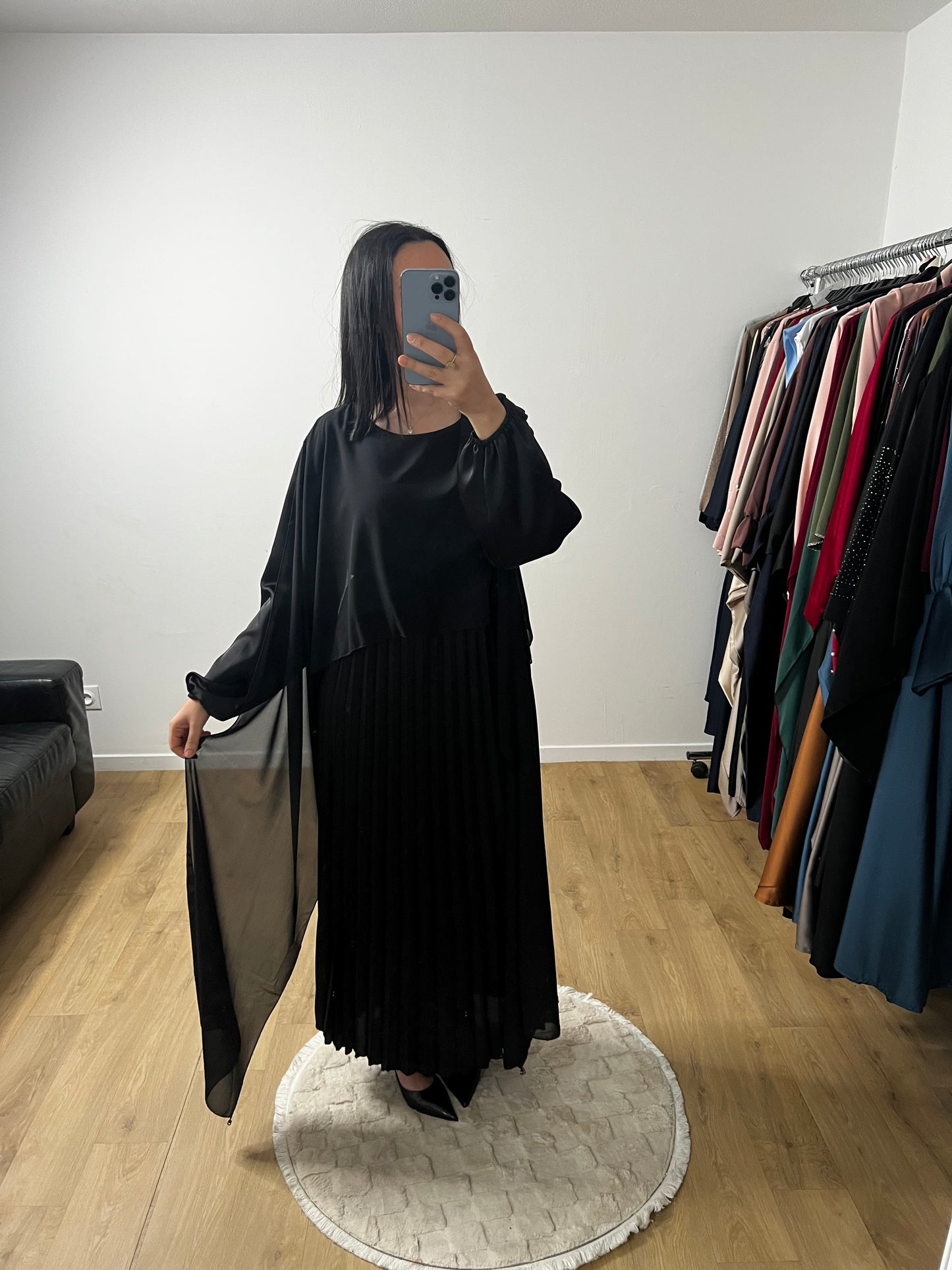 Robe en Satin Plissée avec Foulard Intégrée