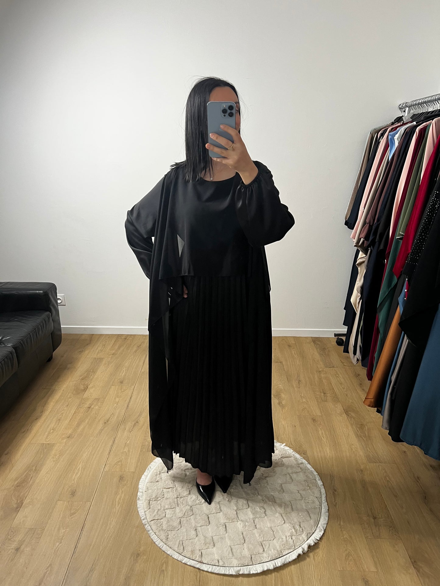 Robe en Satin Plissée avec Foulard Intégrée