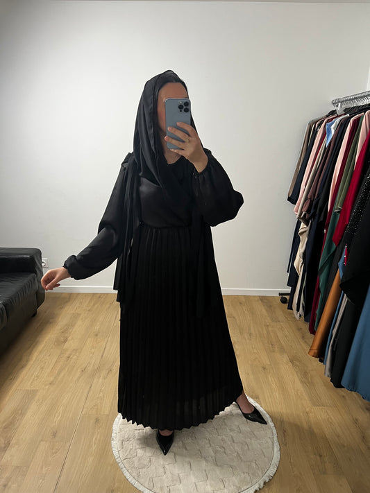 Robe en Satin Plissée avec Foulard Intégrée