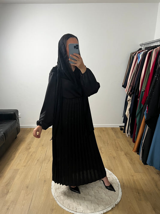 Robe en Satin Plissée avec Foulard Intégrée